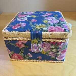 NEW Sewing Box/Kit, Retro Print Design, Measures 7 inches square